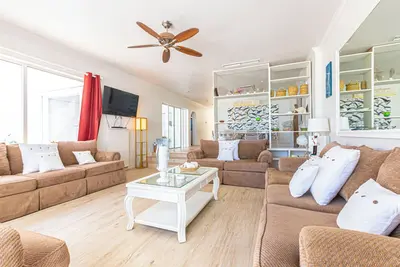 Image de Design Oceanfront Villa - Privat Pool - Gated Community 10 Guests