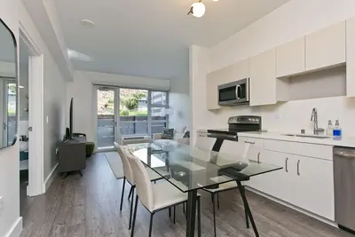 Image de Designer Condo in Hawaii Kai! Close to beaches, shopping, hiking!