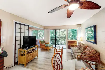 Image de 2nd-floor resort condo near beach with outdoor pool, lanai, Bbq area, W/D, Ac