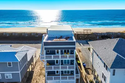 Image de New Oceanfront Fun House w/Hot Tub, Private Pool, Elevator, Bikes & Game Room