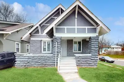 Image de 2-story dog-friendly home with pool table, full kitchen, washer/dryer, Xbox, Ac