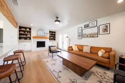 Image de Lux, Pet-Friendly ~Richardson Home~