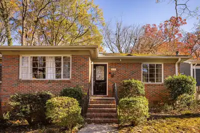 Image de Charming Forest Park Home with large yard; close to downtown, restaurants