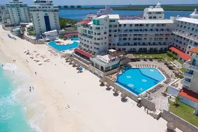 Image de Beautiful Beach Front Condo