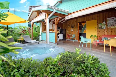 Image de Ti' Alizé - Lodge dans son jardin tropical et son jacuzzi privé.