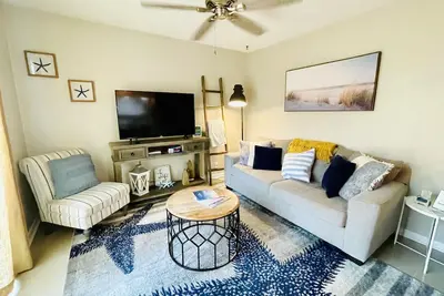 Image de Ocean Walk 2br, Heated Pool! Updated! Walk to the Village, one mile to beach!