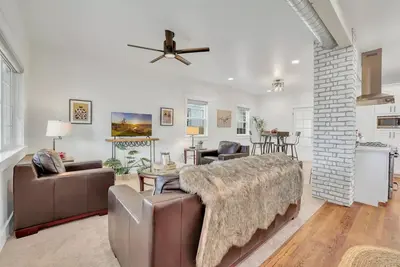 Image de Iconic totally remodeled home!