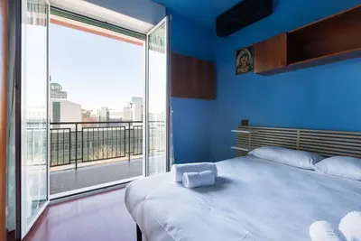 Image de Roomy Apartment with Balcony!