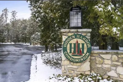 Image de Perfectly located condo in Fish Creek steps away from restaurants & shoppings.