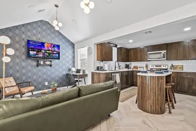 Image de Cozy two bedroom charmer close to Downtown Ba