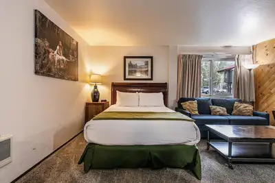 Image de Cozy Studio w/Kitchenette Easily Accessible at Donner Lake Village