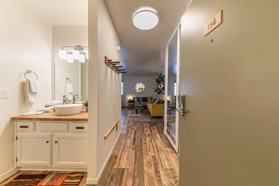Image de Striking Deluxe Studio w/Kitchen #114 at Donner Lake Village