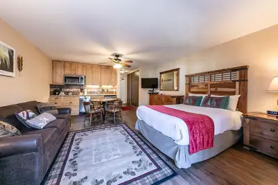 Image de Charming Studio Deluxe w/kitchen #215 at Donner Lake Village