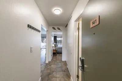 Image de Inviting King Deluxe 1 Br Condo W/Lake view #141 at Donner Lake Village