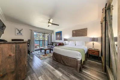 Image de Striking King Studio w/Partial Lake View #242 at Donner Lake Village