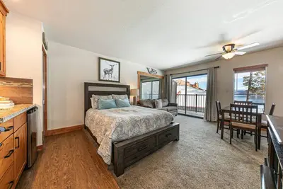 Image de Beautiful Studio w/ Lake View #243 at Donner Lake Village