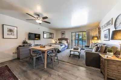 Image de Beautiful Deluxe Studio w/Lake View #245 at Donner Lake Village