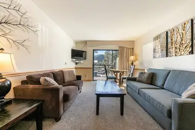 Image de Spacious 1br Condo w/Partial Lake View #222 at Donner Lake Village