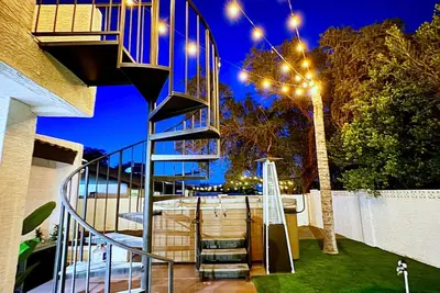 Image de Big City Mtn View Oasis: Swim HotTub, Putting Grn, Bbq, Ping Pong Table & More