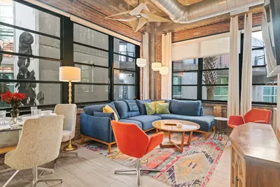 Image de 2 Bed/2 Bath Mid-Century Modern Condo Loft, Historic Savannah. Walk everywhere!