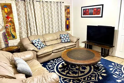 Image de The Newest of our Short Term Rentals to Impress. Quiet, Comfortable, Convenient