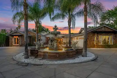 Image de Wells Estate -10-Bdr Retreat with Outdoor Paradise