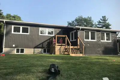Image de Wasaga Beach year round cottage! 3 minute walk to the longest fresh water Beach.