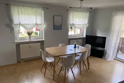 Image de Geräumige und Modern Eingerichtete Ferienwohnung für Familien in Bergen