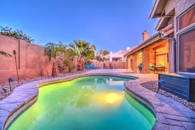 Image de Close to South Mountain Preserve | Private Pool | Quiet Neighborhood | Jetted Tub | Outdoor Tv