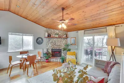 Image de Mid-Century Mod Cottage, Steps to Lake Gregory!