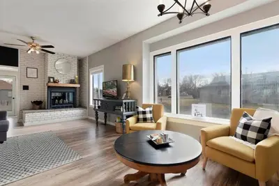 Image de #StayinMyDistrict Twin Falls Bright Sunny Bungalow