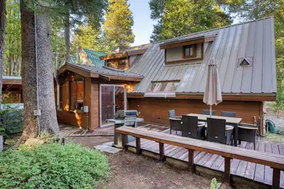 Image de Sugar Point by AvantStay | Tahoe Cabin w/ Hot Tub