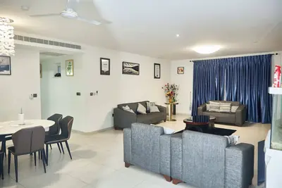 Image de Family-Friendly & Work-Friendly Elegant Apartment close to shopping mall & beach