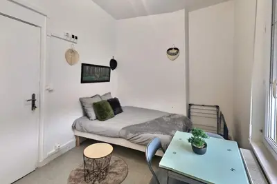 Image de Superbe Studio 3 Face Gare avec Wifi et proche toutes commodités