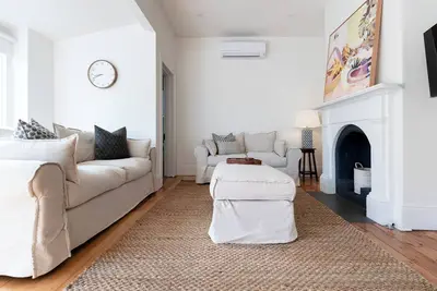 Image de Cute & Comfortable Cottage: Near City with Parking