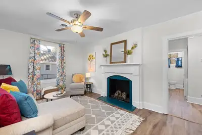 Image de This beautifully decorated and well appointed 2 bed 1 bath home centrally located in Augusta