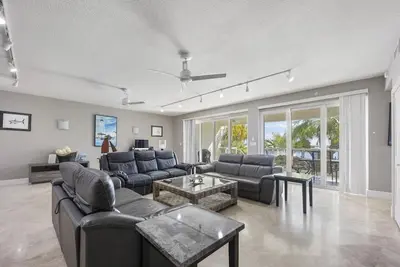 Image de Marina-View 4br/3ba Mariner's Club Villa 116 with Oasis Pool, Marina, Game Room & More
