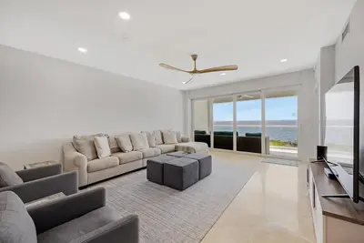 Image de Oceanfront 2br/2. 5ba Mariner's Club Villa 324 with Oasis Pool, Marina, Game Room & More