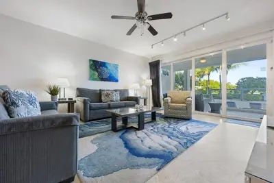 Image de Oceanfront 2br/2. 5ba Mariner's Club Villa 512 with Oasis Pool, Marina, Game Room & More
