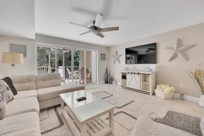 Image de 3br/3. 5ba Mariner's Club Townhouse 703 with Oasis Pool, Marina, Game Room & More