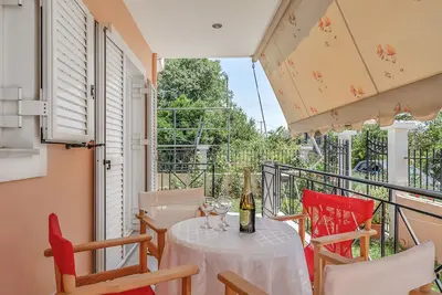 Image de Appartement \"Paraskevi 1\" avec jardin privé, Wi-Fi et climatisation