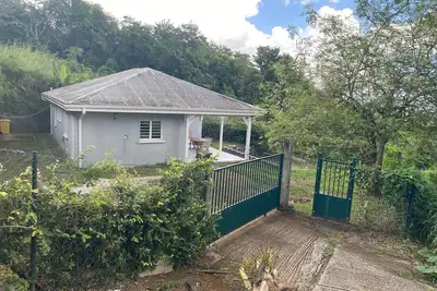 Image de Villa F4 avec piscine vue mer dans un écrin de verdure paisible près des plages