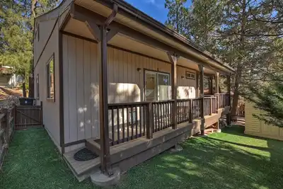 Image de Gambrel-Style, Quiet Neighborhood, Hot Tub, Fireplace