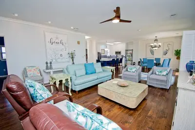 Image de Summer Winds B-601, Oceanfront Condo in Indian Beach, Nc!