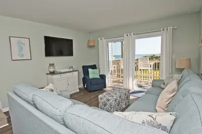 Image de Sound Of The Sea East 107, Oceanfront Condo in Emerald Isle, Nc!