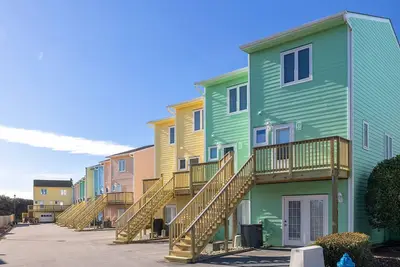 Image de Sound Of The Sea East 131, Oceanfront Condo in Emerald Isle, Nc!