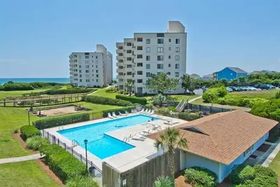 Image de Sound Of The Sea North 205, Oceanview Condo in Emerald Isle, Nc!