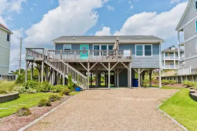 Image de Starbird, Almost Oceanfront House in Emerald Isle, Nc!