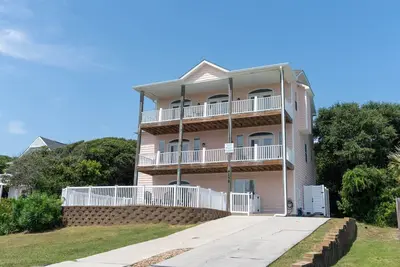 Image de Stress Less, Almost Oceanfront House in Emerald Isle, Nc!