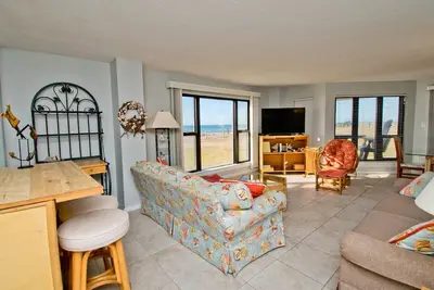 Image de Summer Winds C-120, Oceanfront Condo in Indian Beach, Nc!